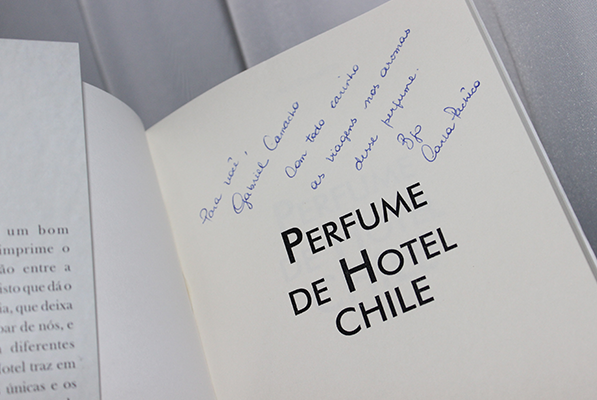 Quase nem gosto de autógrafos com dedicatória, hahaha!