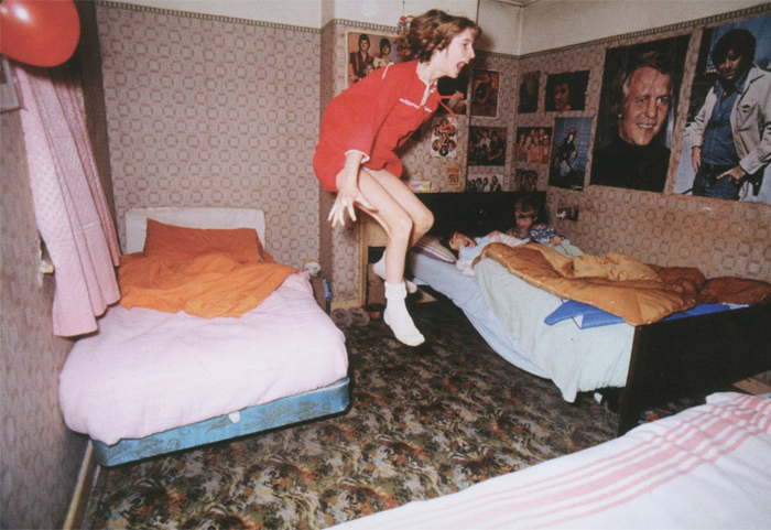 Janet-Levitando-em-seu-Quarto