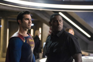 Supergirl -- "The Last Children of Krypton" -- Image SPG202b_0132 -- Pictured (L-R): Tyler Hoechlin as Clark/Superman and David Harewood as Hank Henshaw -- Photo: Diyah Pera/The CW -- é 2016 The CW Network, LLC. All Rights Reserved