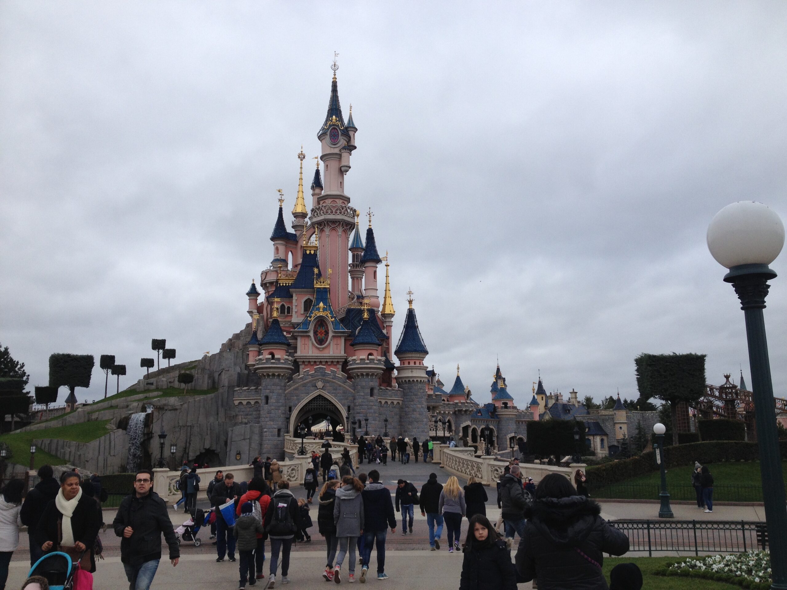 Mundi: Conheça a Disneyland Paris!