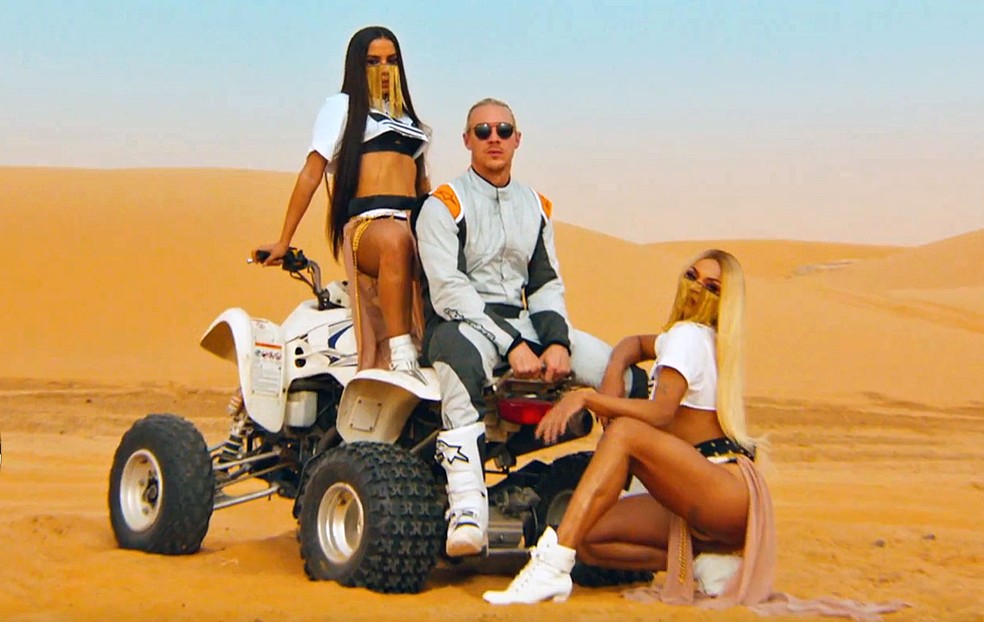 Pabllo Vittar e Diplo se beijam em clipe de "Então Vai"!