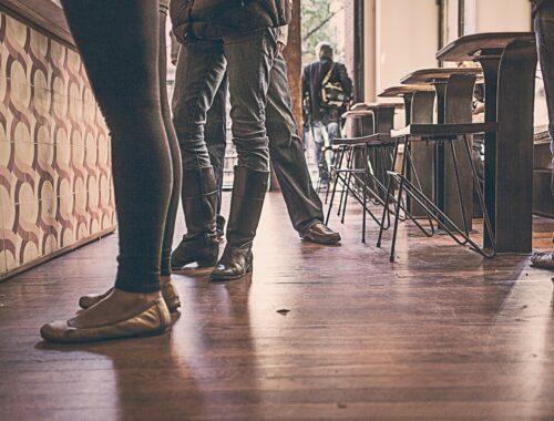 É cringe? Especialista explica porque a Geração Z está cancelando a moda Millenial