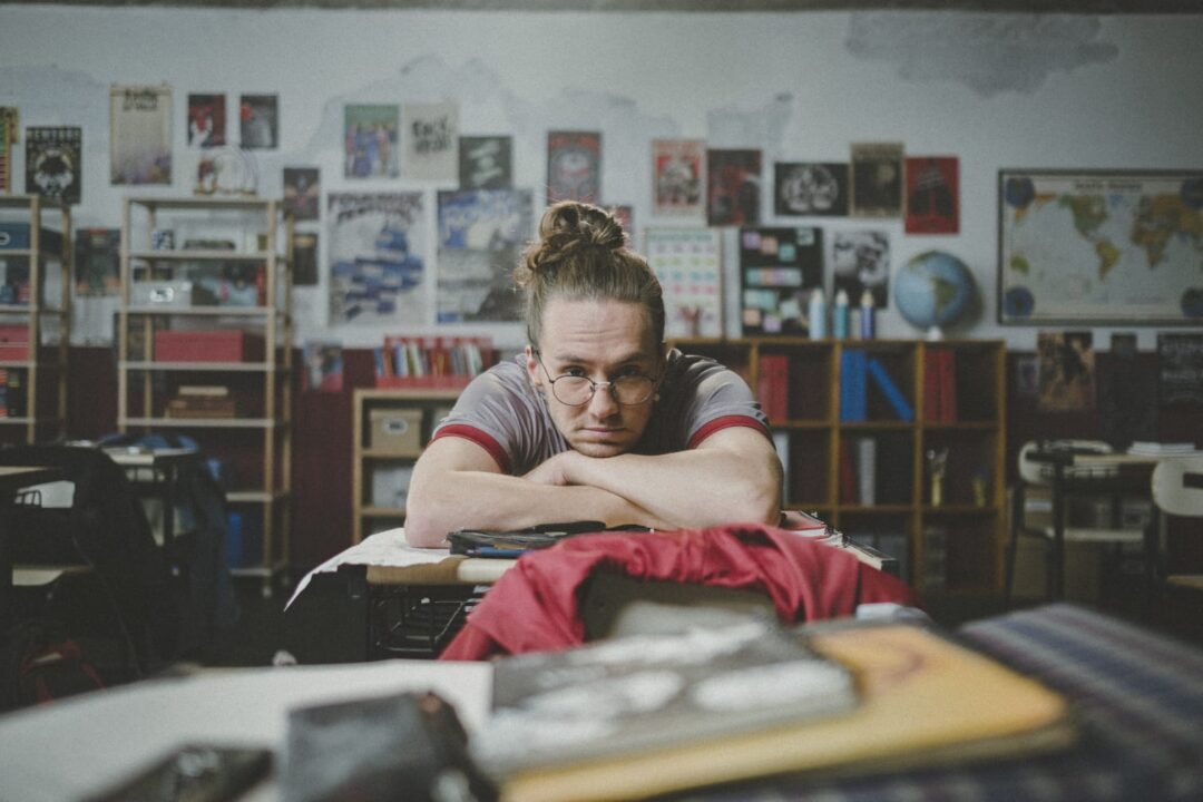 Youcom apresenta live sobre moda e música com participação do cantor Vitor Kley