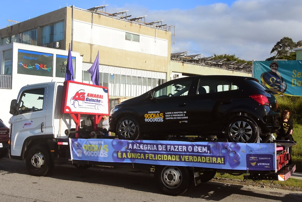 Concessionária Veibras entrega carro zero ao Hospital do GACC