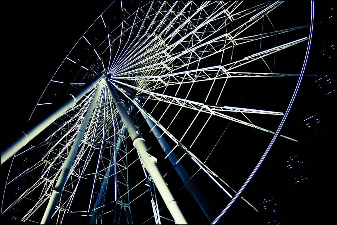 Essa reflexão nos traz que não há sentimento que dure para sempre, sejam aqueles bons ou ruins e é justamente essa a mensagem que o tarô traz para o mês de março com o arcano da "Roda da Fortuna".