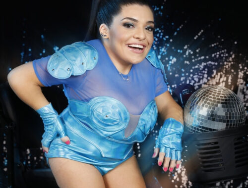 #BecoNaBienal: Pequena Lo faz sua estreia como escritora na Bienal do Rio de Janeiro