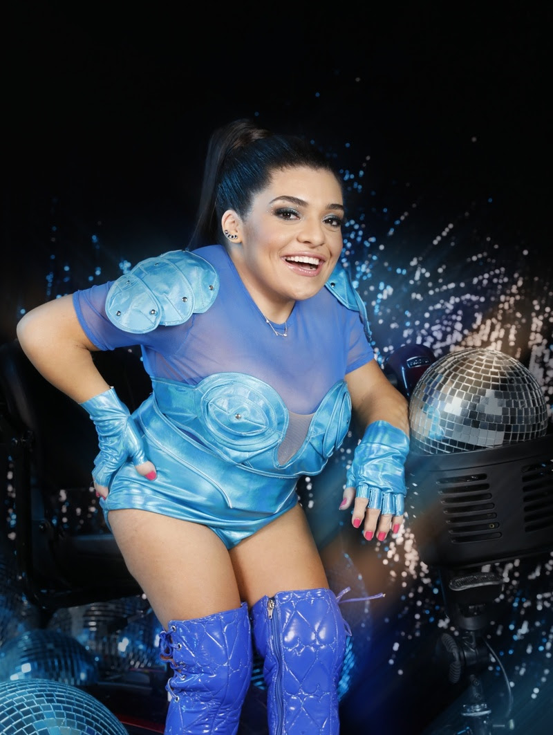 #BecoNaBienal: Pequena Lo faz sua estreia como escritora na Bienal do Rio de Janeiro