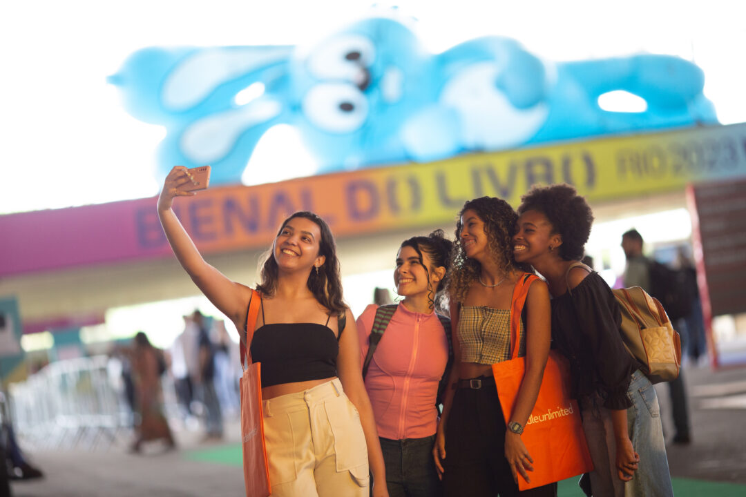 Público lota Bienal do Livro Rio no feriado da Independência