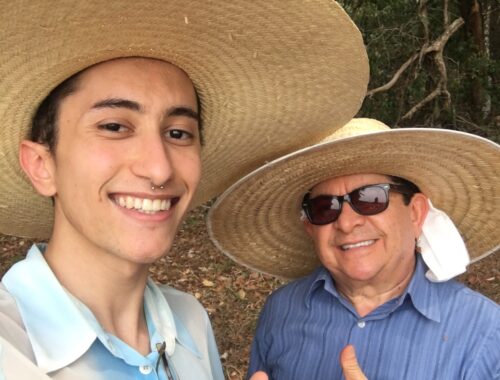 Solimões viraliza na web com flagra ao assistir pela primeira vez novo clipe de Gabeu