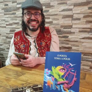 Escritor denuncia uso de religião para disseminar discurso de ódio em livro de poemas