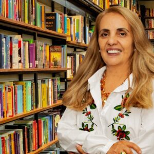 Escritora Jô Ramos leva brasileiros para Salão Internacional de Livro