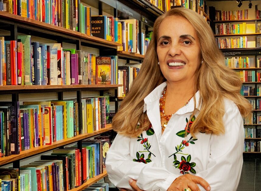 Escritora Jô Ramos leva brasileiros para Salão Internacional de Livro