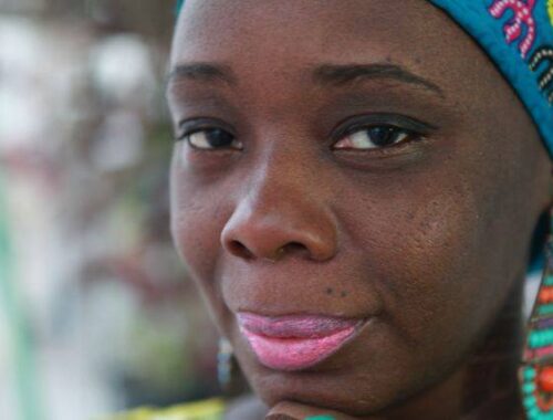 Novo livro de Teresa Cárdenas aborda a relação de afeto entre avô quilombola e sua neta em história sobre ancestralidade