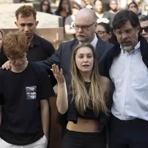 Crítica: A Menina Que Matou os Pais - A Confissão (2023)