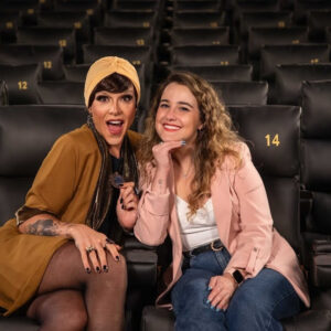 Em novo vídeo, Rita von Hunty e Aline Diniz discutem o impacto de ‘Assassinos da Lua das Flores’ no cinema mundial