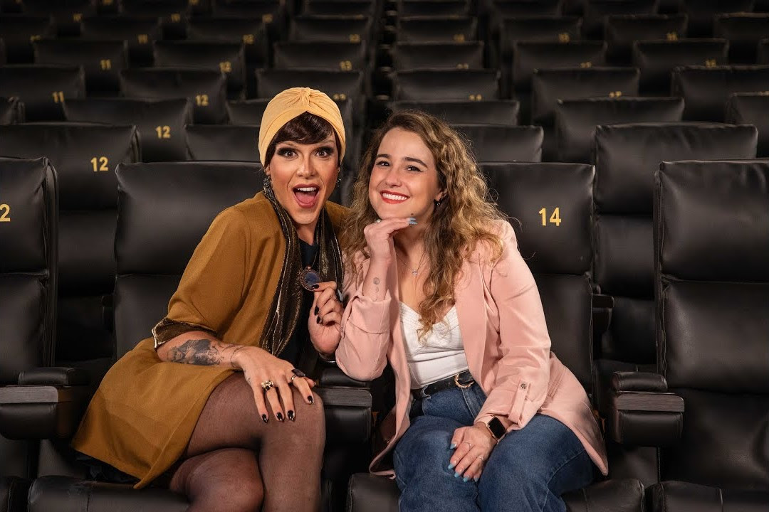 Em novo vídeo, Rita von Hunty e Aline Diniz discutem o impacto de ‘Assassinos da Lua das Flores’ no cinema mundial