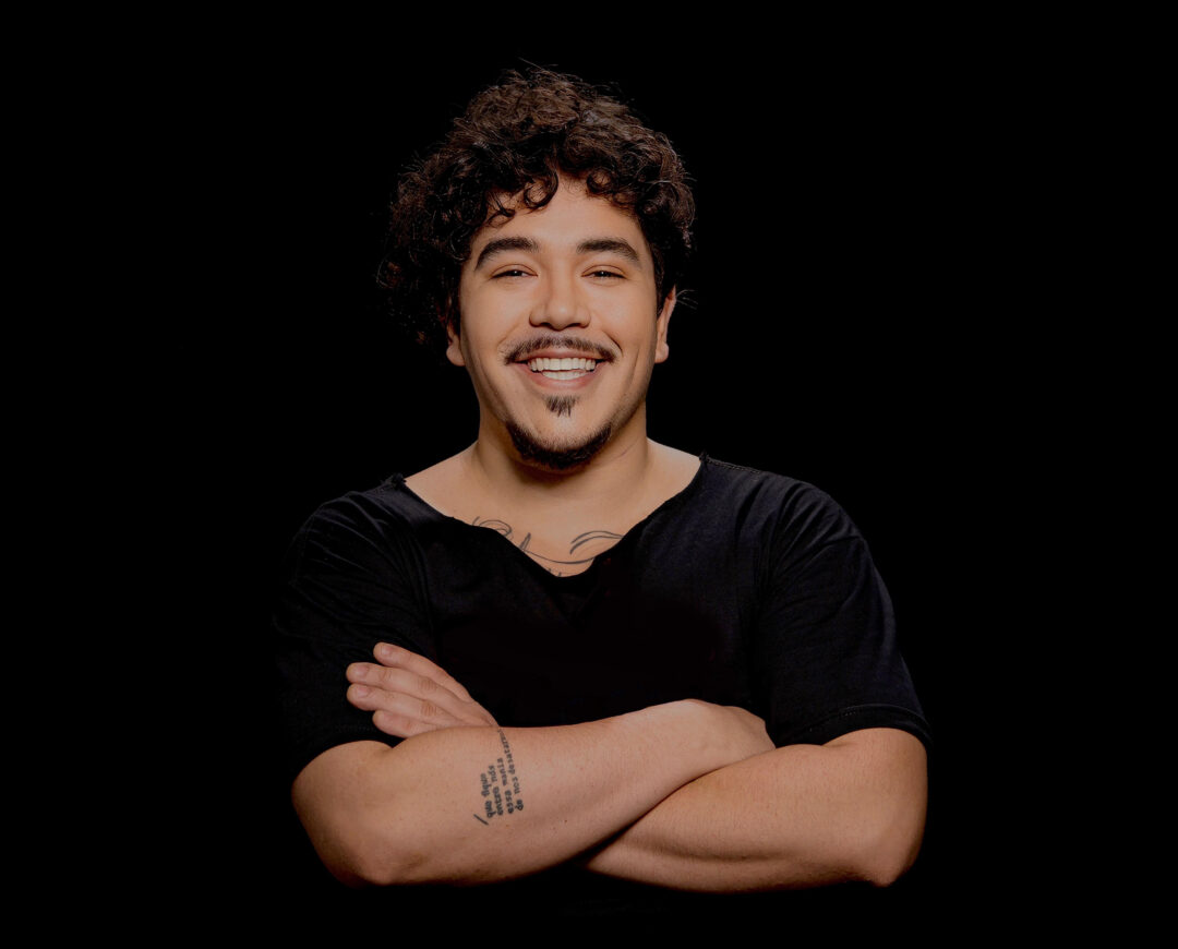 Gui Giannetto mostra versatilidade ao conciliar atuação em “Disney Magia e Sinfonia” com gravações de “O Maníaco do Parque”