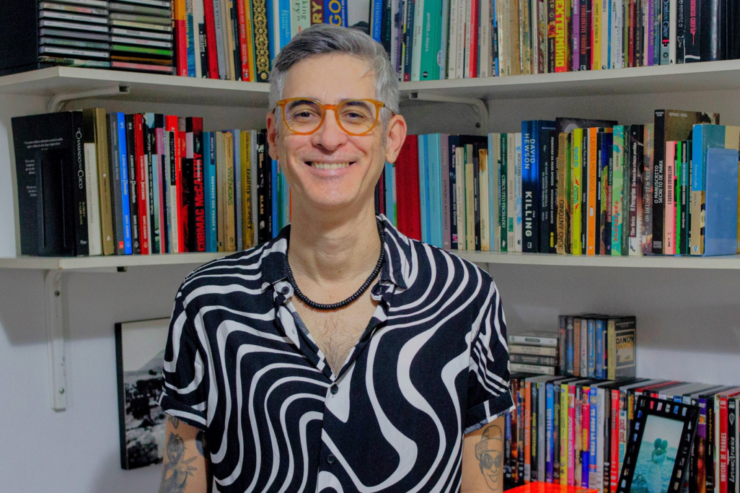 Um drama irônico sobre inteligências e afetos artificiais: escritor carioca lança terceiro romance na Flip 2023, na Casa Gueto