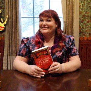Cassandra Clare marca sua estreia na literatura adulta com "O portador da espada"