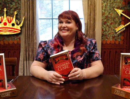 Cassandra Clare marca sua estreia na literatura adulta com "O portador da espada"